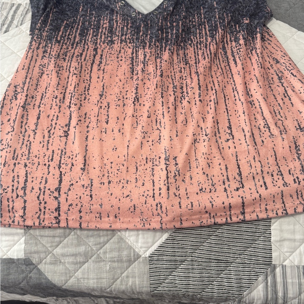 V-Neck Ombre Speckle Tunic in Pink and Black